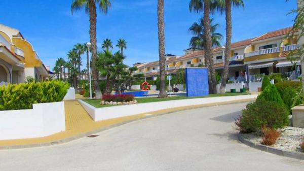 Chalet pareado en calle Pamplona