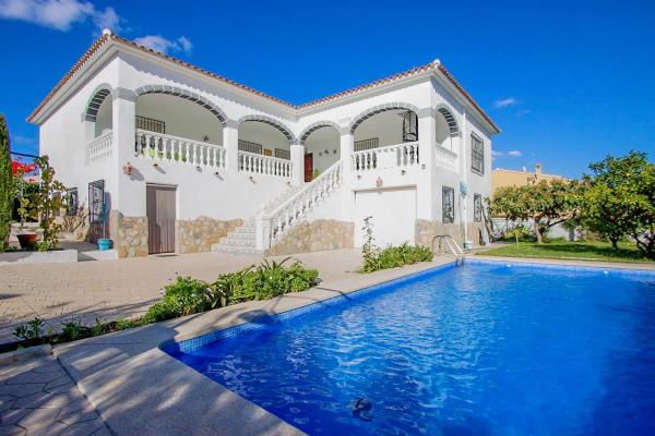 Casa independiente en calle Capricorn