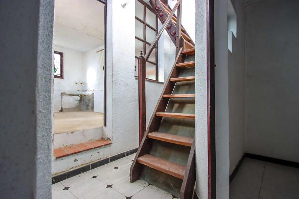 Chalet pareado en calle Urania