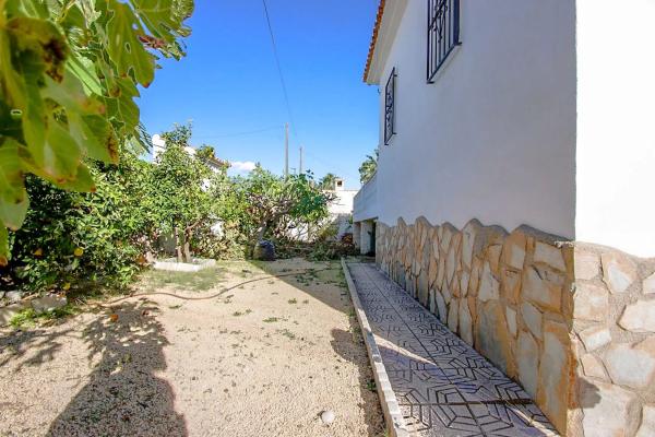 Casa independiente en calle Capricorn