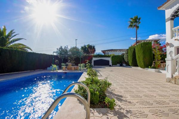 Casa independiente en calle Capricorn