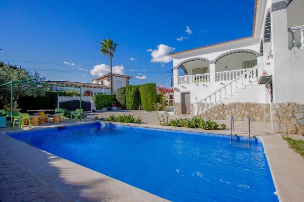 Casa independiente en calle Capricorn