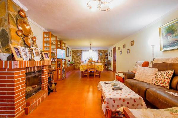 Casa independiente en calle Capricorn