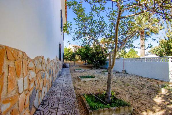 Casa independiente en calle Capricorn