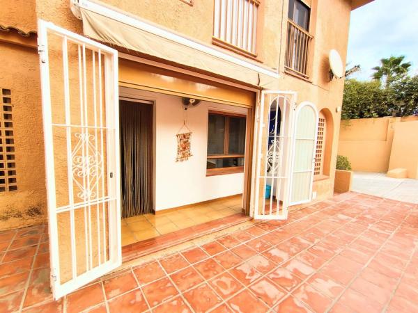 Chalet adosado en calle Cometa Halley