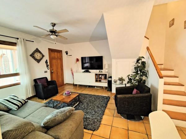 Chalet adosado en calle Cometa Halley