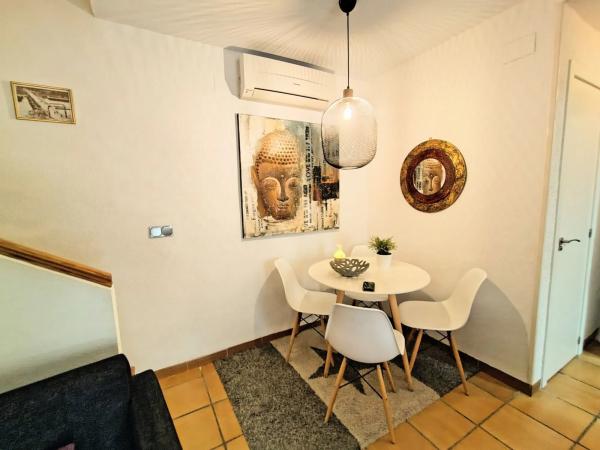 Chalet adosado en calle Cometa Halley