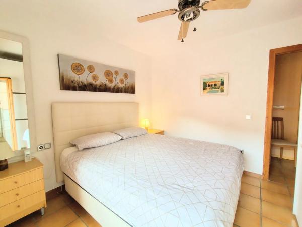 Chalet adosado en calle Cometa Halley