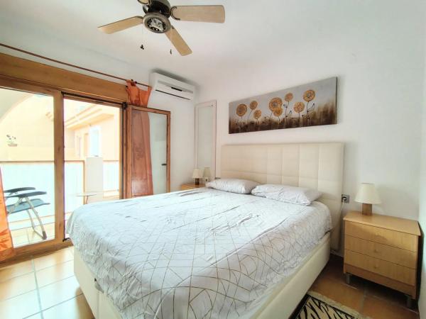 Chalet adosado en calle Cometa Halley