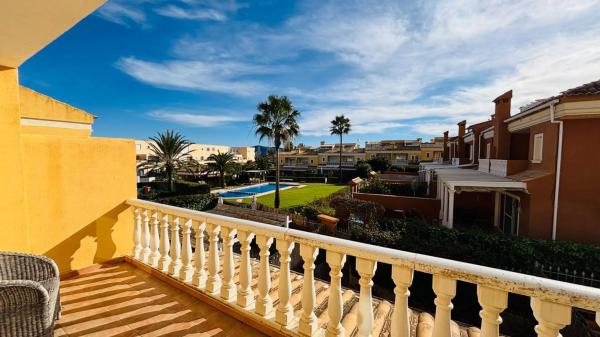 Chalet adosado en CL Riu Verd, 9