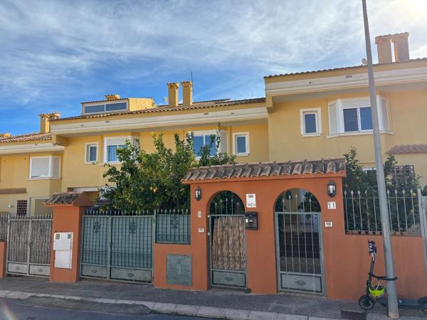 Chalet adosado en CL Riu Verd, 9