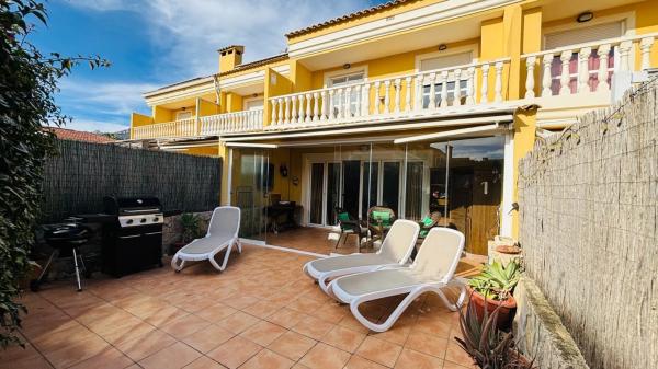 Chalet adosado en CL Riu Verd, 9