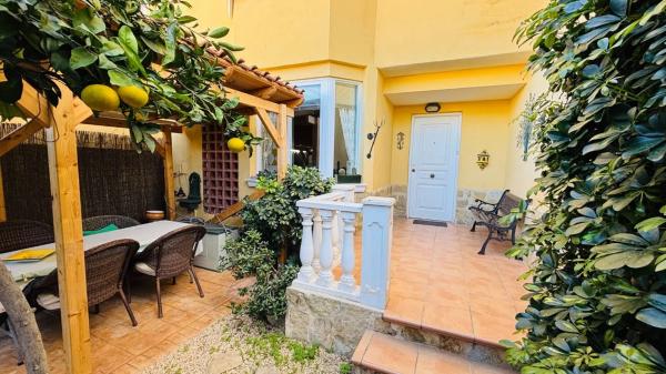 Chalet adosado en CL Riu Verd, 9