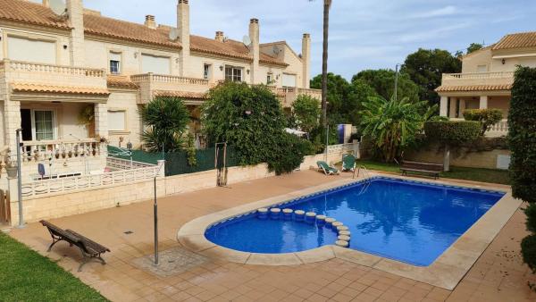 Chalet adosado en calle Cormorà