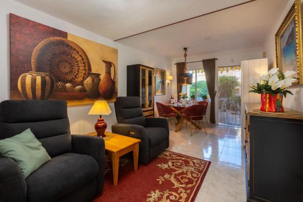 Chalet adosado en calle de Tritó