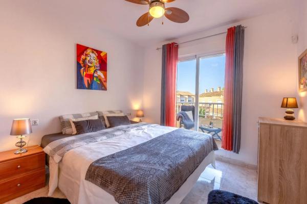 Chalet adosado en calle de Tritó