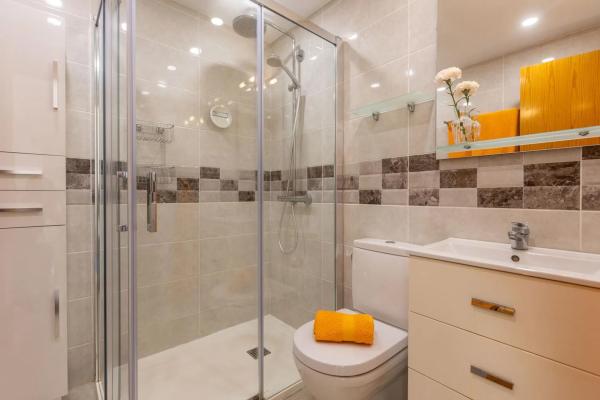 Chalet adosado en calle de Tritó