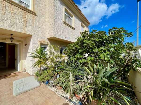 Chalet adosado en calle Cormorà