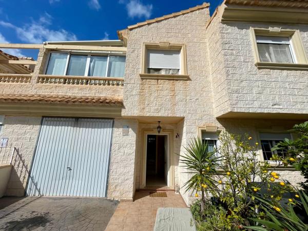 Chalet adosado en calle Cormorà