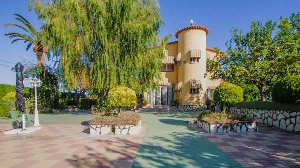 Casa independiente en calle Morena