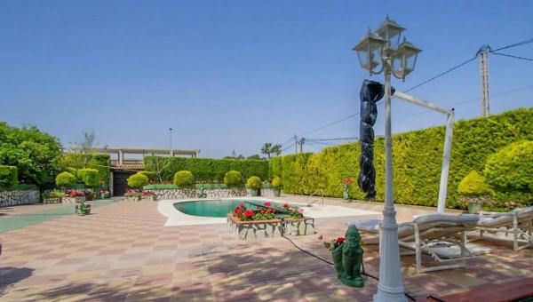 Casa independiente en calle Morena