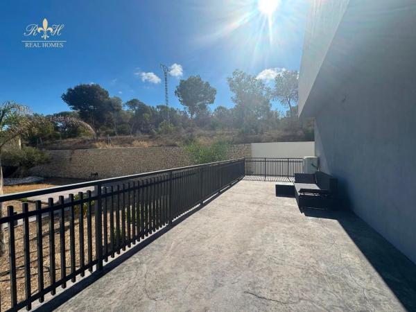 Chalet adosado en calle Serra Gelada