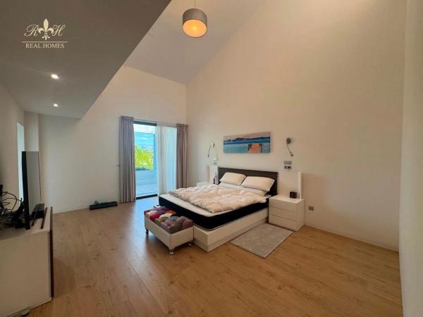 Chalet adosado en calle Serra Gelada