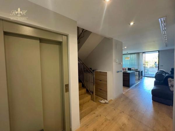 Chalet adosado en calle Serra Gelada