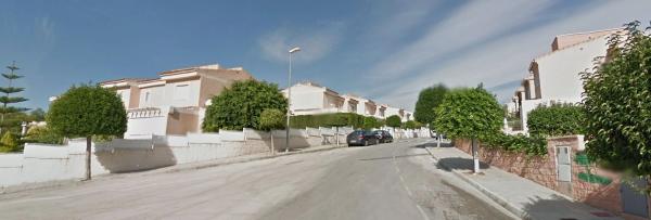 Chalet adosado en calle Dentol