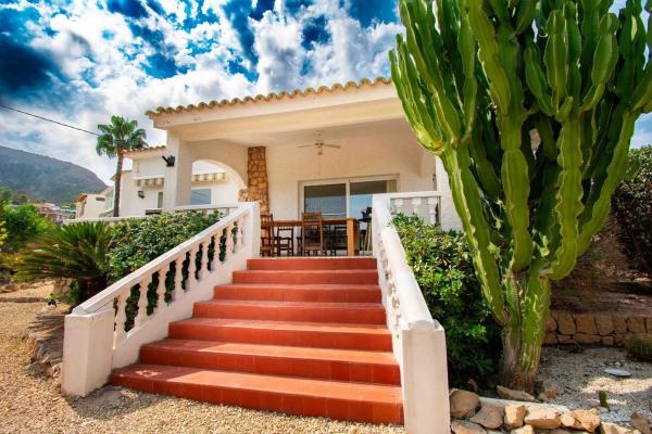 Casa independiente en calle Gabriel Miró