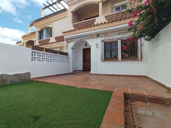 Chalet adosado en calle Otari