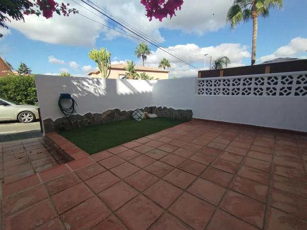 Chalet adosado en calle Otari