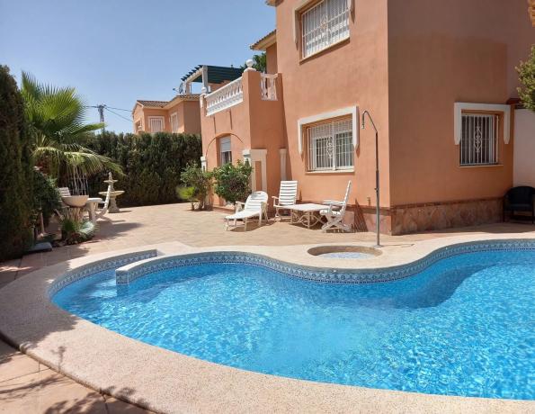 Casa independiente en calle Tità