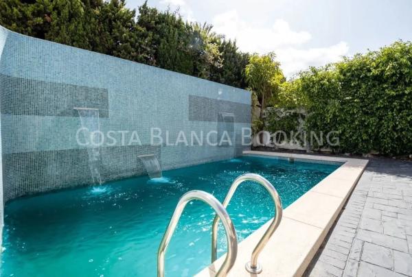 Chalet pareado en calle Austral