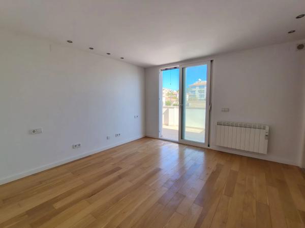 Chalet pareado en calle Austral