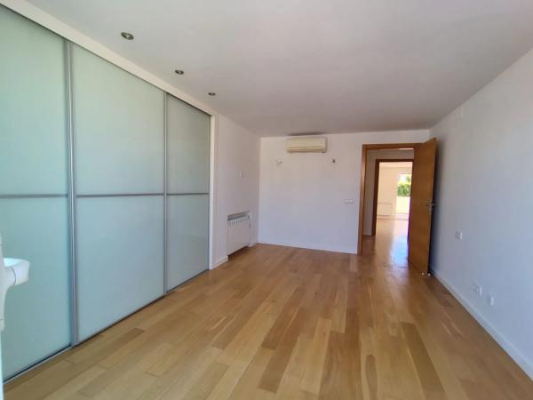 Chalet pareado en calle Austral