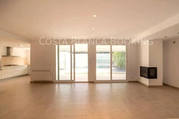 Chalet pareado en calle Austral