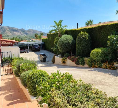 Casa independiente en calle Capricorn