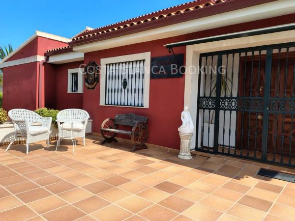 Casa independiente en calle Capricorn