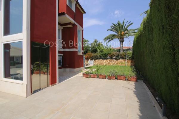 Casa independiente en calle Capricorn