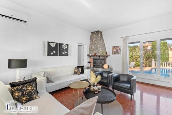 Casa independiente en calle Turmalina