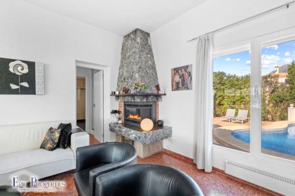 Casa independiente en calle Turmalina