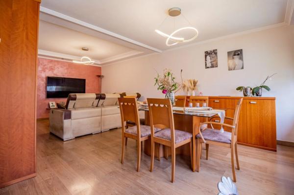 Chalet adosado en calle Violeta