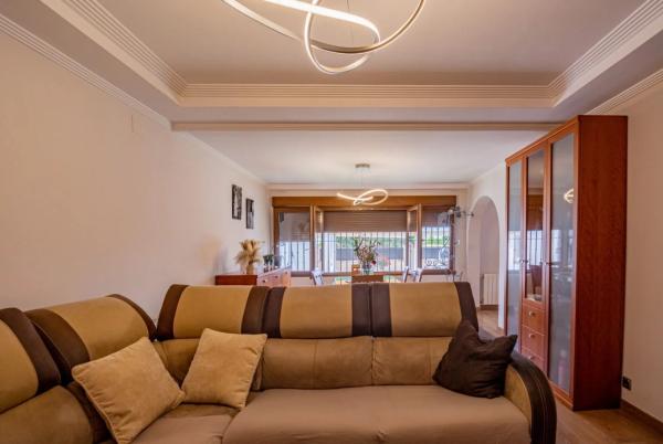 Chalet adosado en calle Violeta