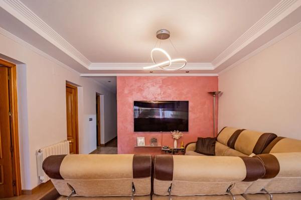 Chalet adosado en calle Violeta