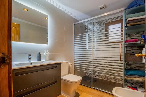 Chalet adosado en calle Violeta