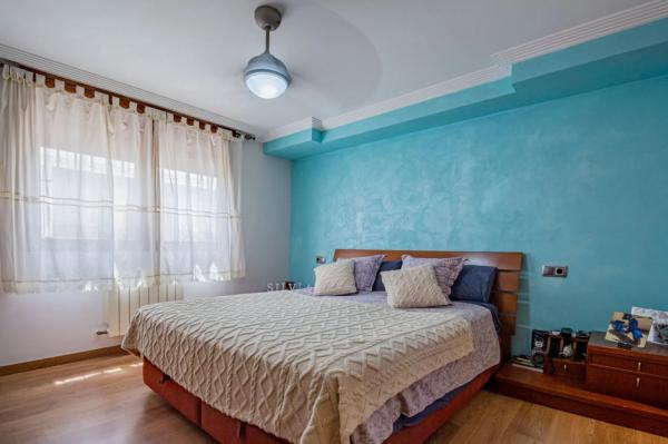 Chalet adosado en calle Violeta