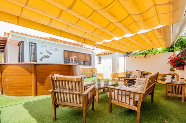 Chalet adosado en calle Violeta