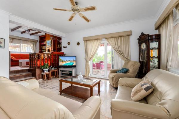 Casa independiente en calle Pinsà