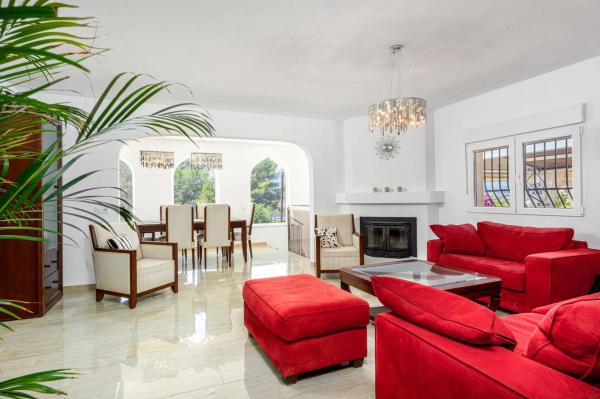 Casa independiente en calle Cormorà